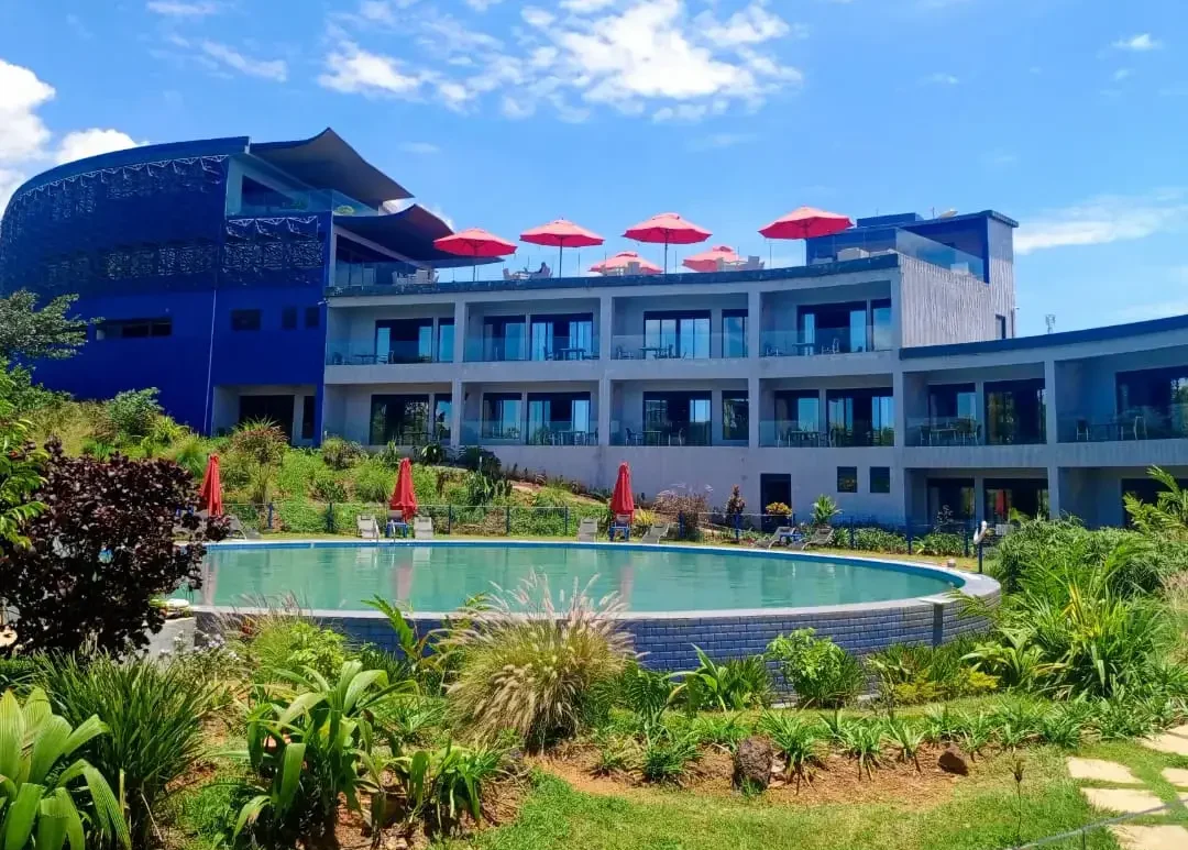 "Swimming pool and poolside bar at Aquarius Kigo Resort